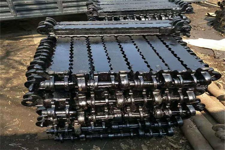 將單梁承載能力試驗(yàn)架放在三車間壓力機(jī)工作臺(tái)上，將礦用頂梁沿軸線置于兩支點(diǎn)中央位置,，百分表磁力表座置于壓力機(jī)工作臺(tái)上,，觸點(diǎn)對(duì)準(zhǔn)并接觸受力點(diǎn)頂梁下平面